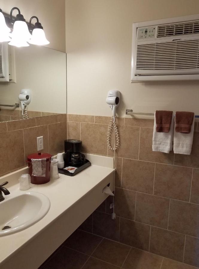 Aquarius Inn Bicknell Екстер'єр фото