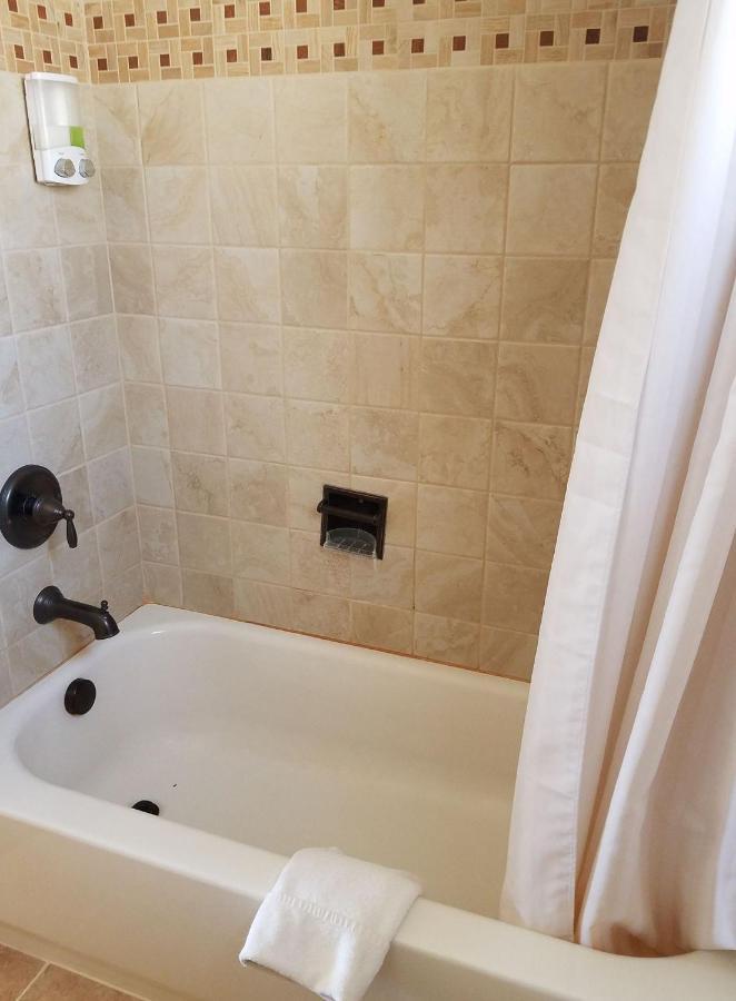 Aquarius Inn Bicknell Екстер'єр фото
