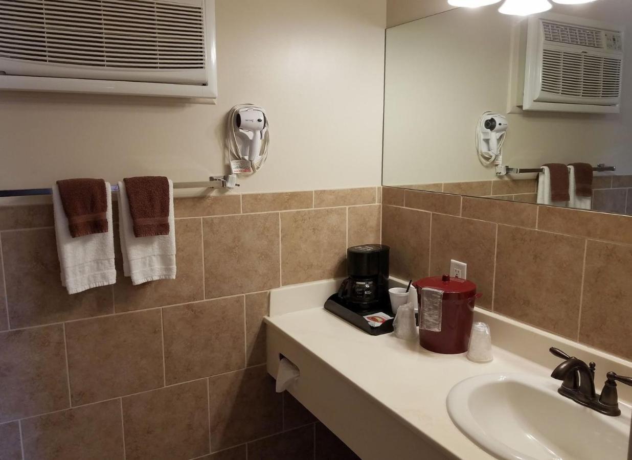 Aquarius Inn Bicknell Екстер'єр фото