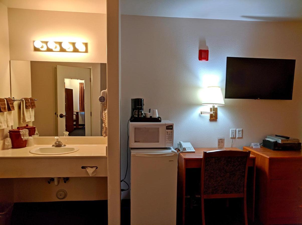 Aquarius Inn Bicknell Екстер'єр фото