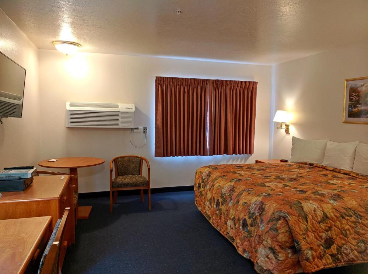 Aquarius Inn Bicknell Екстер'єр фото