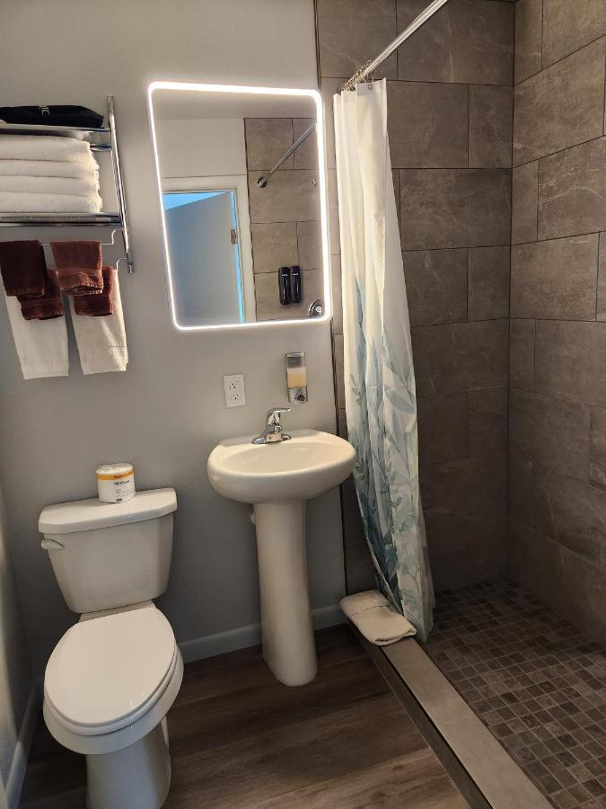 Aquarius Inn Bicknell Екстер'єр фото