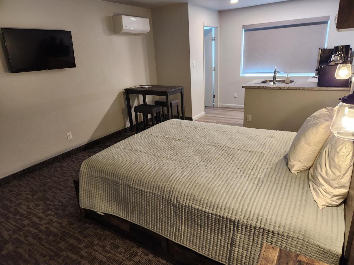 Aquarius Inn Bicknell Екстер'єр фото