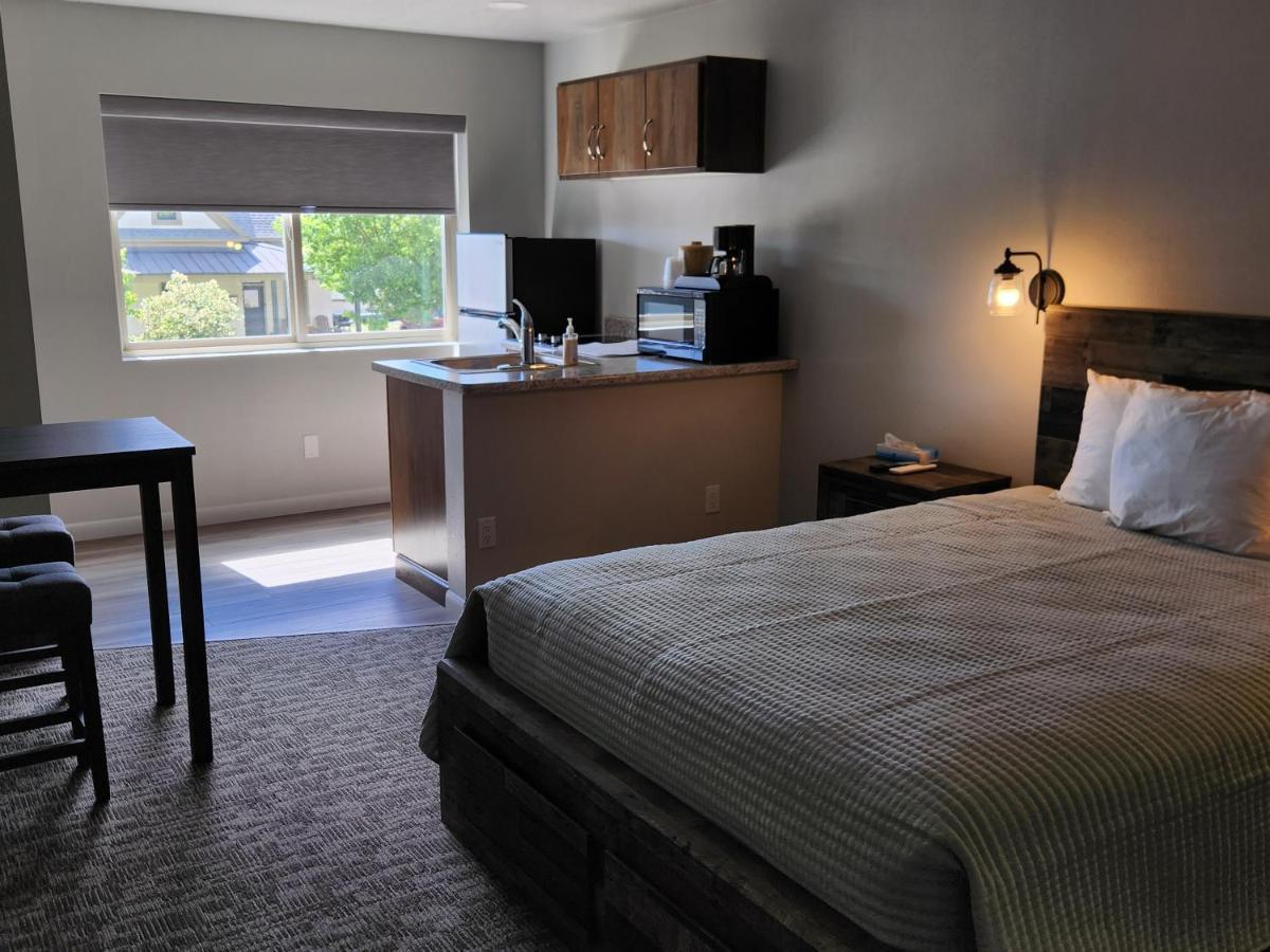 Aquarius Inn Bicknell Екстер'єр фото