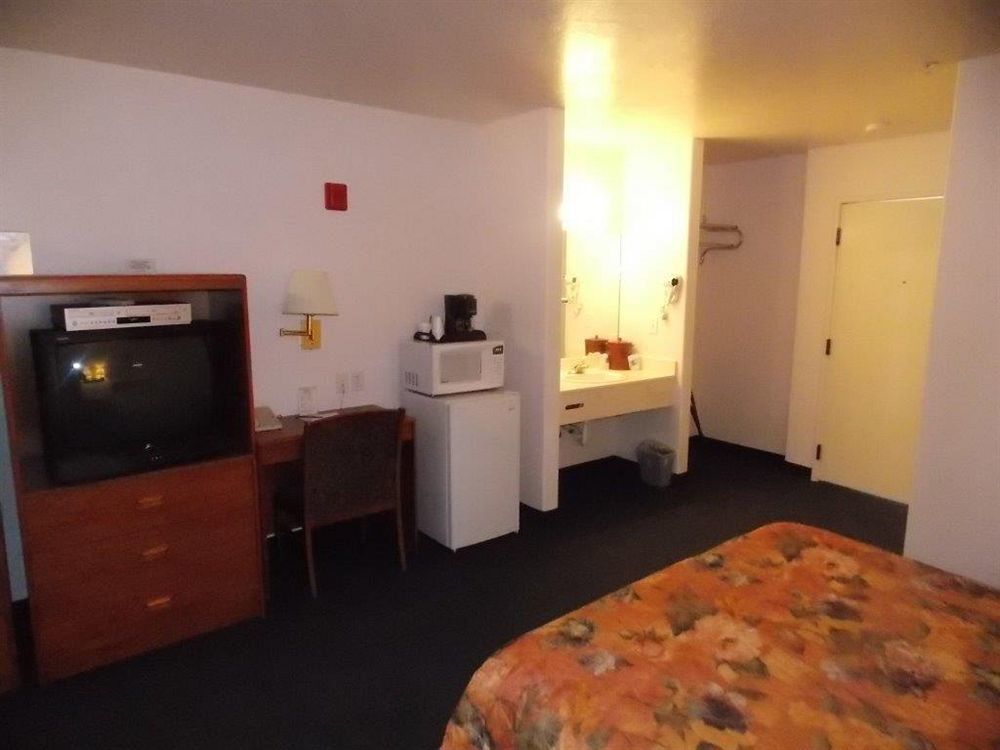 Aquarius Inn Bicknell Екстер'єр фото